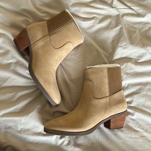 Vionic Waterproof Boots - Shantelle - NEW